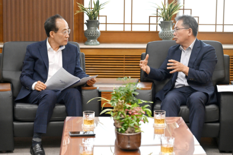 군위군, TK 민·군 통합공항 동력 확보 '잰걸음'…추경호 대구시장 만나 협력 방안 논의