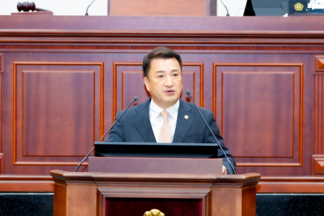 경주시의회 제300회 임시회에서 최재필 부의장이 5분 자유발언을 하고 있다. 경주시의회 제공.