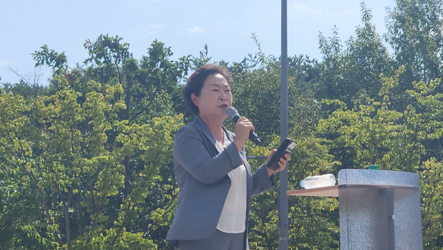 주민생존권 사수 봉화군협의회와 (사)태백시현안대책위원회, 석포면 현안대책위원회 등 3개 시·군 투쟁위원회와 주민 500여명은 25일 경북도청 앞 광장에서 
