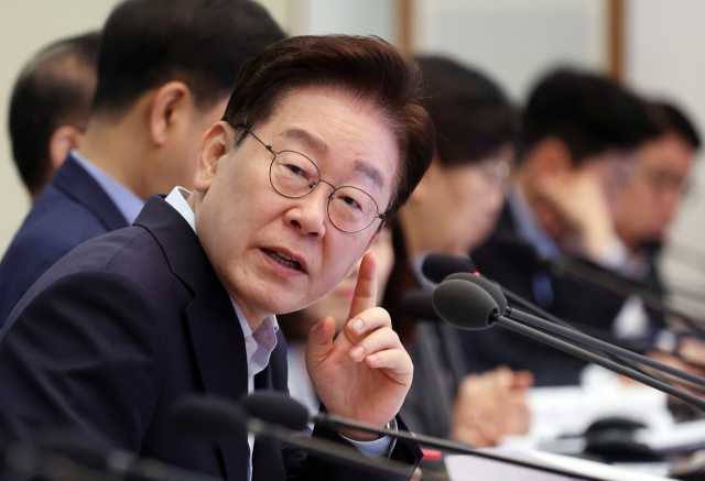 이재명 대통령이 25일 청와대에서 열린 국무회의에서 발언하고 있다. 연합뉴스