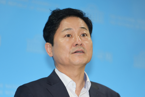 與 김영배 