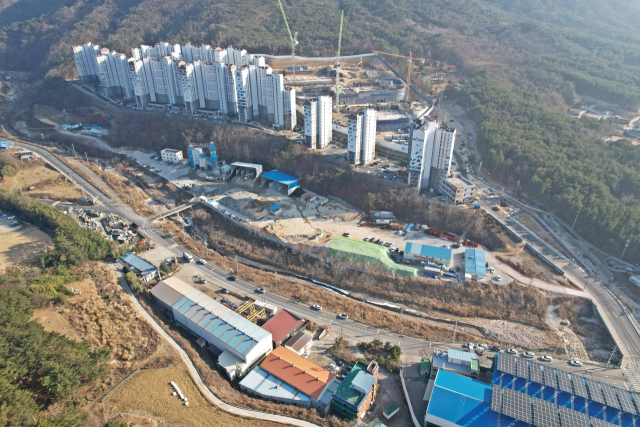 경북 경주 외동읍 농촌공간 정비사업 추진 전 S레미콘공장과 주변 모습. 경주시 제공