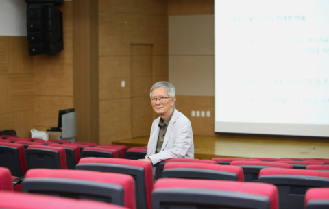 [김도훈 기자의 한 페이지] '책읽기 전도사' 전진문 전 대가대 교수