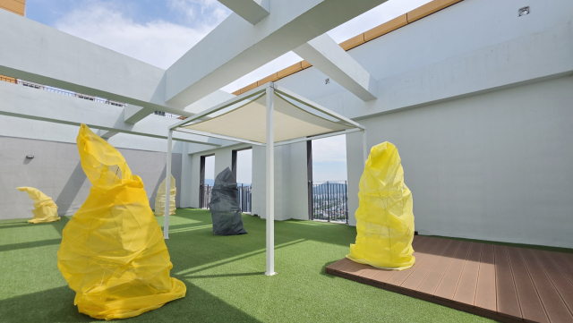 사공누리, Epoch&eacute; Ⅰ - V, 2026, Metal, cotton yarn, and organza, 200.0&times;75.0cm(EA)