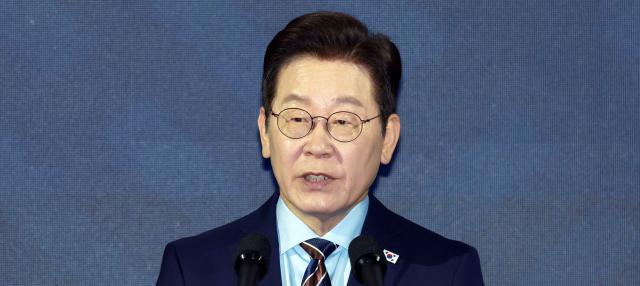 지지율 30%대로 떨어진 李…청와대 