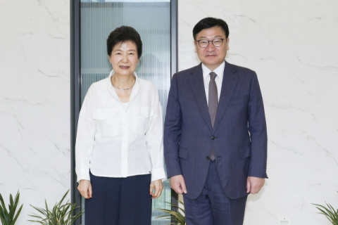 박근혜 입에 쏠리는 시선…연찬회서 '원팀' 강조할까