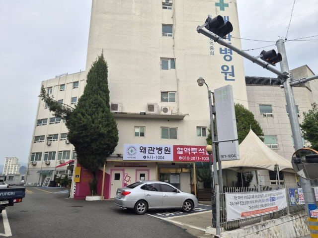 7월 31일 응급실 문을 닫은 칠곡 왜관병원 전경. 전병용 기자