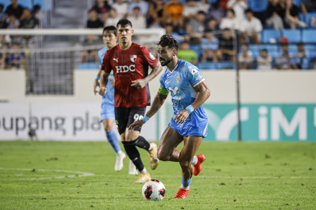 프로축구 K리그2 대구FC의 세징야(오른쪽). 대구FC 제공