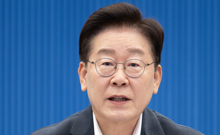李대통령 지지율 한 주 새 6.8%p 급락…36.5% '최저'