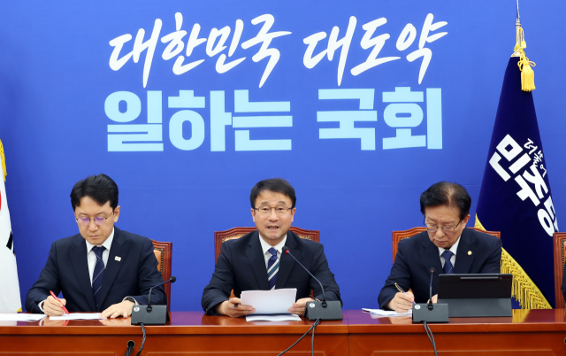 李 지지율 30%대 진입…여권 내부 자성 목소리 쏟아져