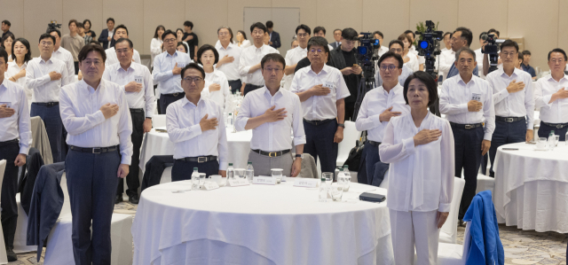 무절제·불균형·비숙의의 1년…위기의 민주당 낳았나 