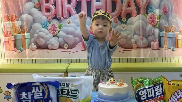 구디백부터 해마다 사진…생일에 진심인 부모들