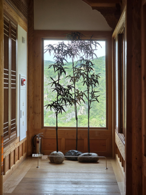 지난해 강원도 영월 더헤리티지한옥에서 열린 그의 초대전 모습. 작가 제공