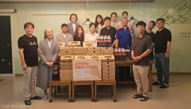 청소년 자립 지원단체인 (사)청나래는 지난 23일 대구 군위군 한 청소년 시설에서 치킨 100마리와 함께 식사를 하며 후원자와 청소년들을 격려했다. 청나래 제공.