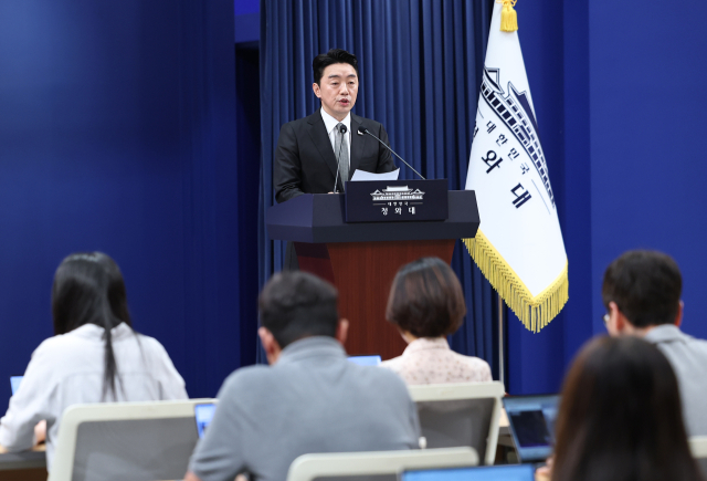 李 빠른 태세 전환, 지지율 갉아먹던 부처부터 바꿨다
