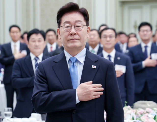 李대통령 지지율 결국 38.9%…7주 연속 하락, 취임 후 첫 '30%대'