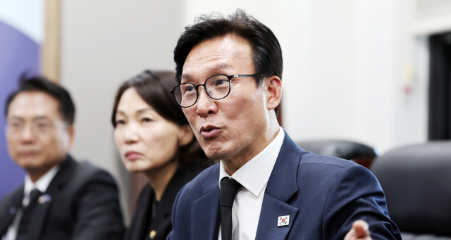 김민석 '전대 여론조사 조작' 친청 유튜버 감찰 지시