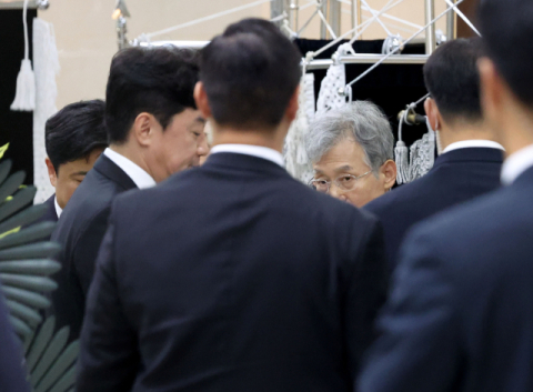 [포토뉴스] 강훈식 비서실장 배웅하는 조희대 대법원장