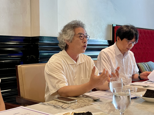 2026 달성 대구현대미술제 기자간담회에서 도태근 예술감독이 이번 행사에 대해 설명하고 있다. 이연정 기자