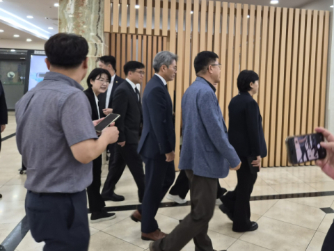 서영교 법사위원장, 조희대 대법원장 부친상 조문…