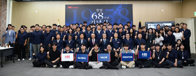 HS화성은 1일 창업 68주년을 맞아 본사 7층 컨퍼런스홀에서 임직원이 참석한 가운데 기념식을 개최했다. HS화성 제공
