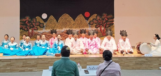 (사)대한시조협회 성주지회 시조창 경연 장면.