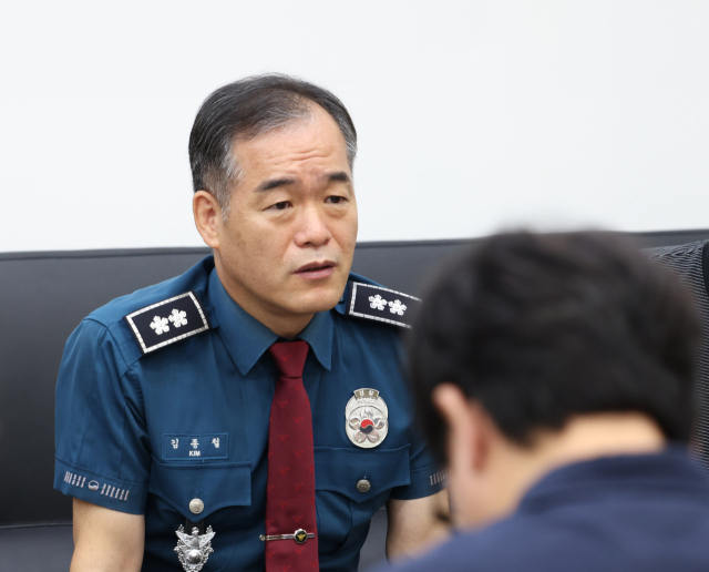 수장 없는데 수뇌부 대거 물갈이…경찰 지휘체계 비상