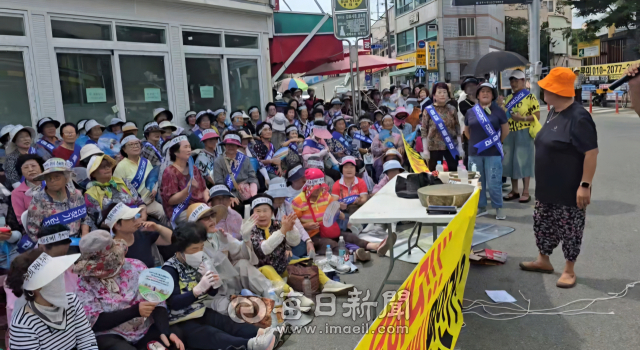월성원전 맥스터 증설에 따른 지원금 사용을 놓고 경주 감포읍 주민들간 갈등이 커지고 있다. 사진은 권익찾기 감포주민연대가 주최한 집회 현장 모습. 독자 제공