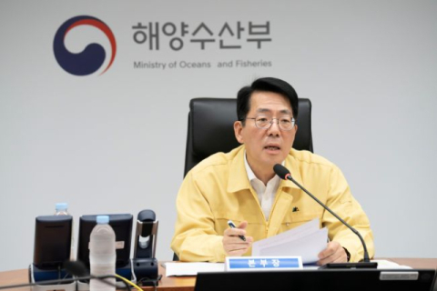 예인선 전복 실종자 수색 총력…황종우 장관 현장 점검