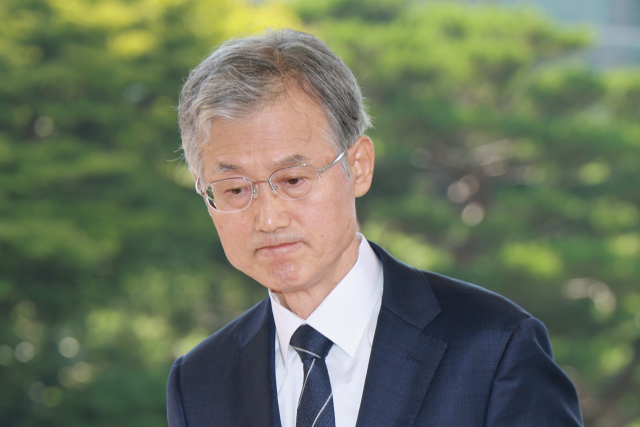 조희대 복귀…靑 '재제청 요구'에 