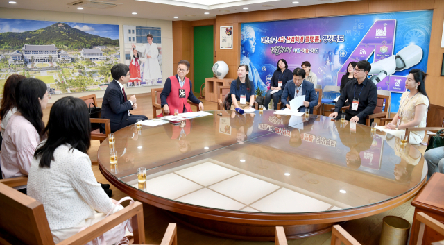 중국 랴오닝TV·장쑤TV가 3일까지 경주·문경·안동의 관광자원을 취재해 오는 9~10월 중국 현지 방송을 통해 소개한다. 경북도 제공