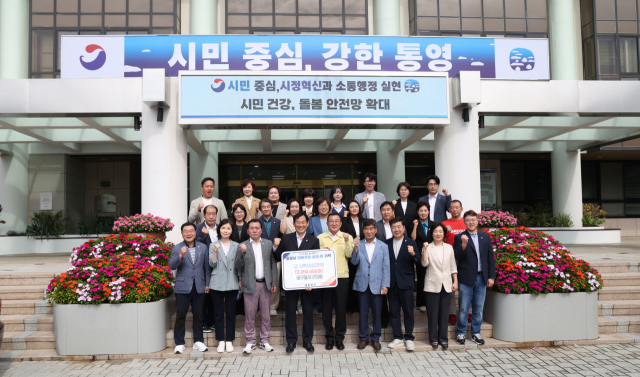 3일 달서구의회가 수해 피해 복구를 위해 통영시에 성금을 전달했다. 대구 달서구의회 제공.