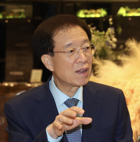이석연 국민통합위원장 자진 사퇴… 