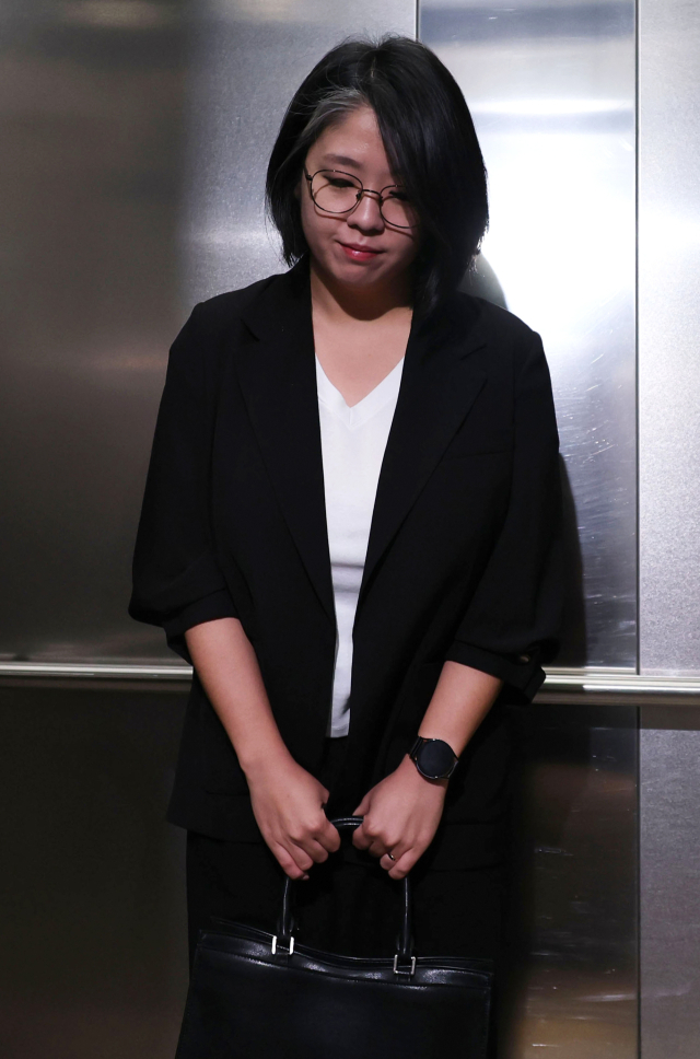 용혜인 성평등가족부 장관 후보자가 3일 서울 서대문구에 마련된 인사청문회 준비 사무실로 출근하고 있다. 연합뉴스