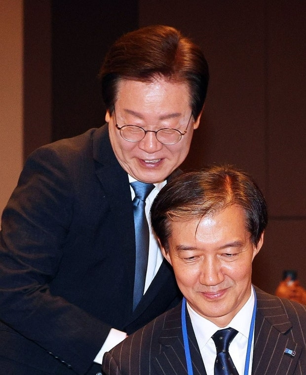 이재명 대통령(위)과 조국 조국혁신당 혁신정책원장. 연합뉴스