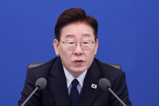 李대통령 지지율 40% '최저'…김승원·용혜인 논란 후폭풍