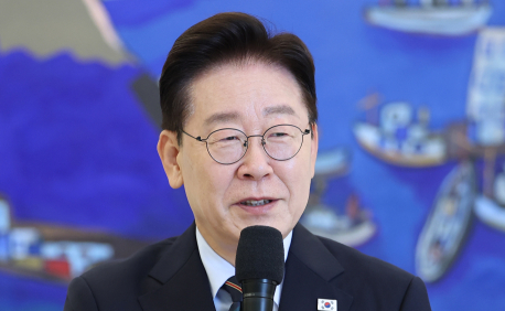 李, '수출 역대 최대' 관세청장 성과 보고 SNS에 홍보
