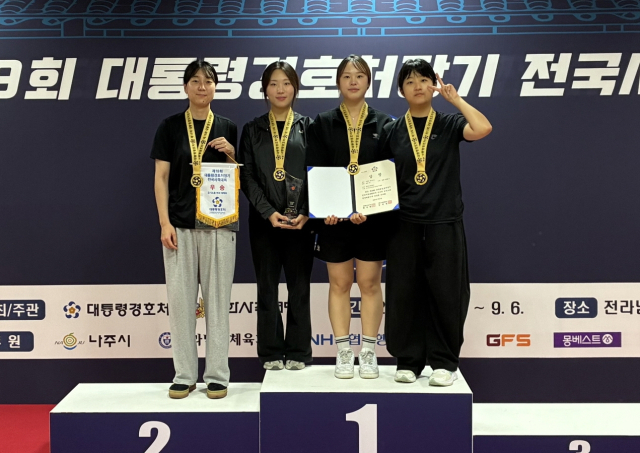 제19회 대통령경호처장기 전국사격대회에서 우승을 차지한 경북전문대 사격선수단이 카메라 앞에서 포즈를 취했다. 경북전문대 제공