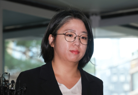 [속보] 용혜인, 질문 쏟아지자 '노룩 출근'…겸직 논란엔 또 묵묵부답  