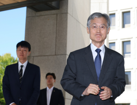 조희대, 대법관 재제청 입장 또 침묵…여권 압박 거세져