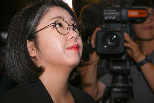 용혜인 성평등가족부 장관 후보자가 9일 서울 서대문구에 마련된 인사청문회 준비 사무실로 출근하고 있다. 연합뉴스