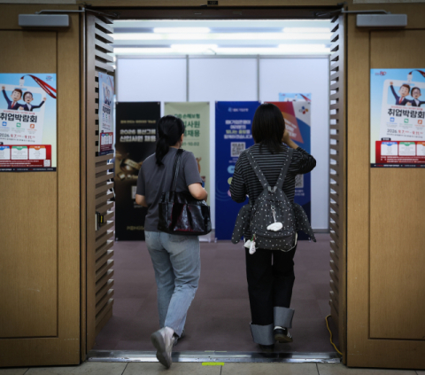[불황의 일상화] 8월 취업자 18만4천명↑…청년층만 46개월째 '찬바람'