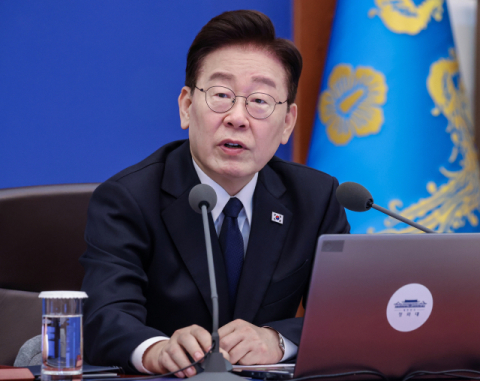 李대통령 지지층 '흔들'…10명 중 3명 