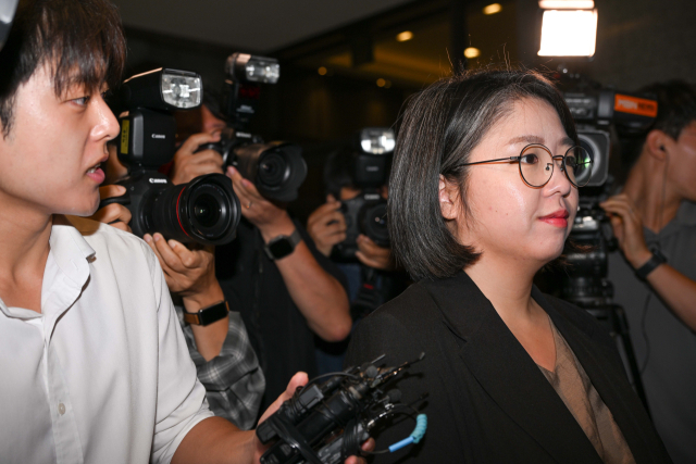 용혜인 성평등가족부 장관 후보자가 9일 서울 서대문구에 마련된 인사청문회 준비 사무실로 출근하고 있다. 참고로 이 기사에는 10일자 사진을 쓰는 게 맞지만, 용혜인 후보자가 출근 자체를 하지 않으면서 확보할 수 없었다. 연합뉴스