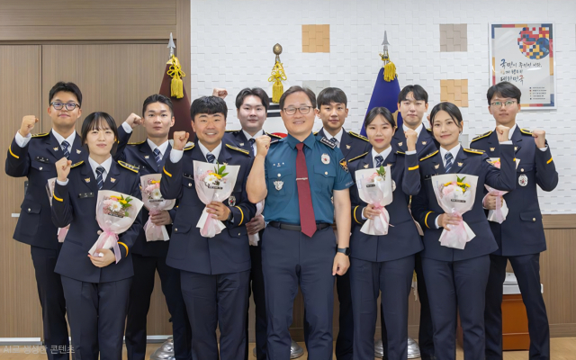 영주경찰서에서 현장실습에 참여한 중앙경찰학교 신임 320기 교육생들이 파이팅을 외치고 있다. 영주서 제공