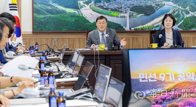 김윤철 합천군수가 9일 