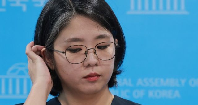 용혜인, '겸직 유지' 뜻 밝혔다…