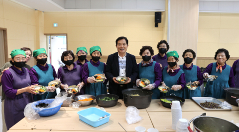  의성군 신평면의 이색 행사 '비빔밥 먹는 날' 개최 …비빔밥으로 주민들의 만남과 화합 도모