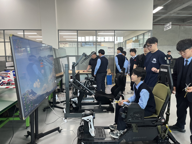 고교생이들이 경북전문대학에서 진로체험을 하고 있다. 경북전문대 제공