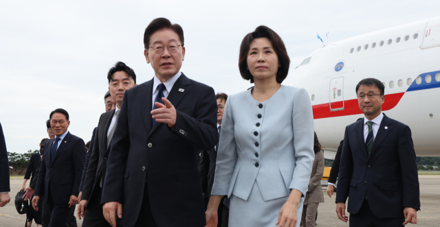 李 빈틈 없는 외교…인사·부동산엔 언제 답하나